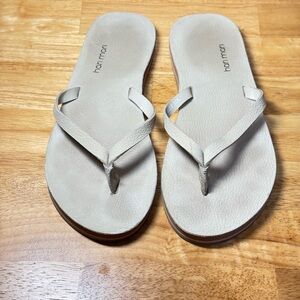Hair Mari Meadows leather flip flops size 6